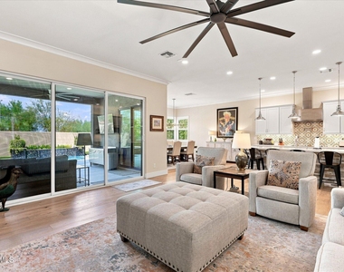 1118 E Paseo Way - Photo Thumbnail 9