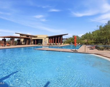 1118 E Paseo Way - Photo Thumbnail 65