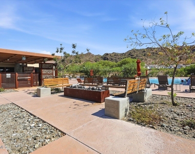 1118 E Paseo Way - Photo Thumbnail 67