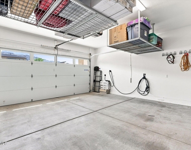 1118 E Paseo Way - Photo Thumbnail 55