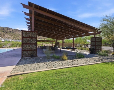 1118 E Paseo Way - Photo Thumbnail 68