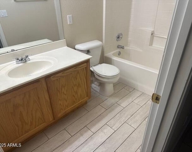 1712 W Sparrow Drive - Photo Thumbnail 11