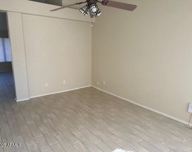 1712 W Sparrow Drive - Photo Thumbnail 4