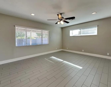 7501 E Latham Street - Photo Thumbnail 3