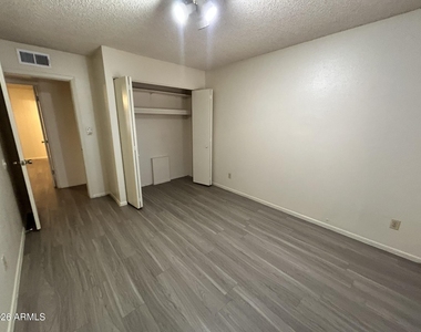 5309 S River Drive - Photo Thumbnail 19