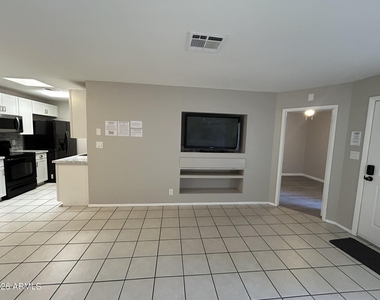 195 N Cottonwood Street - Photo Thumbnail 5