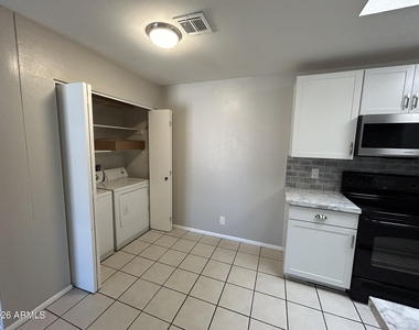195 N Cottonwood Street - Photo Thumbnail 7