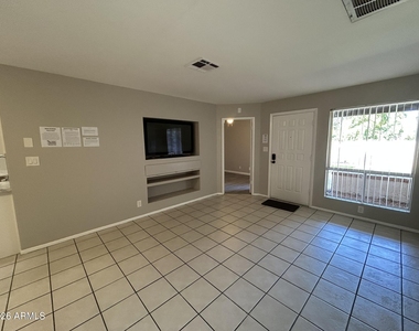 195 N Cottonwood Street - Photo Thumbnail 4