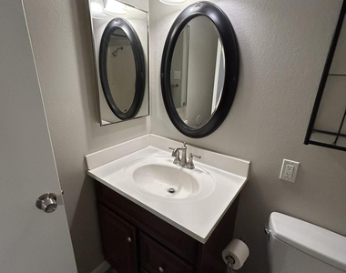 195 N Cottonwood Street - Photo Thumbnail 27