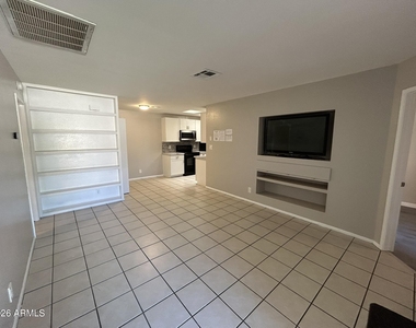 195 N Cottonwood Street - Photo Thumbnail 3