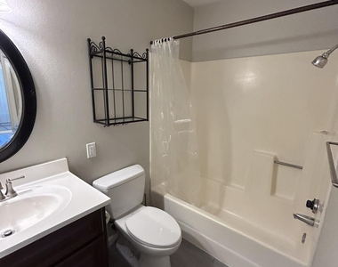 195 N Cottonwood Street - Photo Thumbnail 28