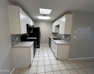 195 N Cottonwood Street - Photo Thumbnail 9