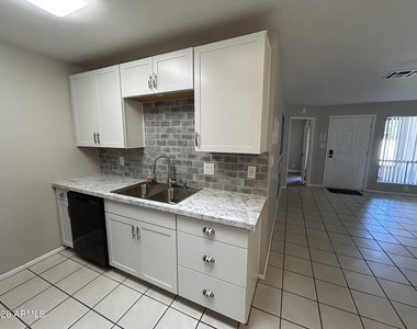 195 N Cottonwood Street - Photo Thumbnail 11
