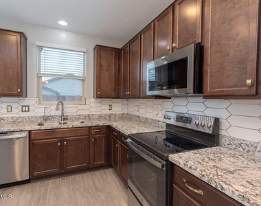 14341 W Smoketree Drive - Photo Thumbnail 8