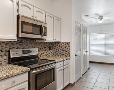 23620 N 42nd Drive - Photo Thumbnail 14