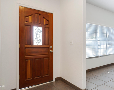 23620 N 42nd Drive - Photo Thumbnail 6