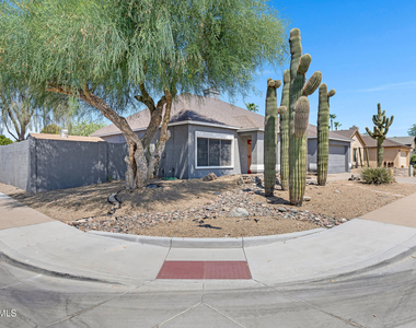 23620 N 42nd Drive - Photo Thumbnail 3