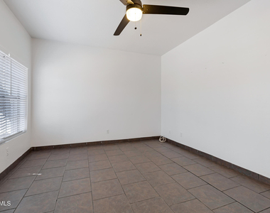 23620 N 42nd Drive - Photo Thumbnail 7