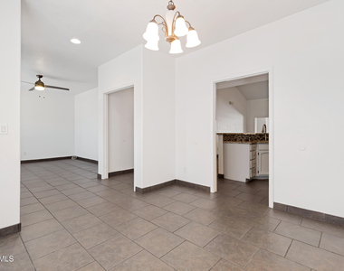 23620 N 42nd Drive - Photo Thumbnail 10