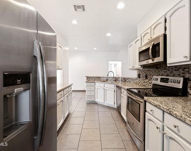 23620 N 42nd Drive - Photo Thumbnail 12
