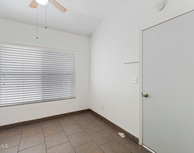 23620 N 42nd Drive - Photo Thumbnail 15