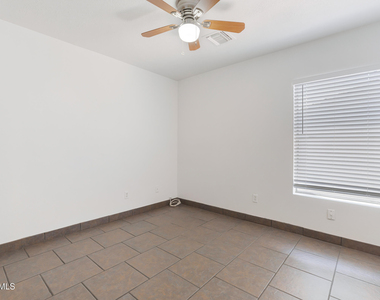 23620 N 42nd Drive - Photo Thumbnail 28