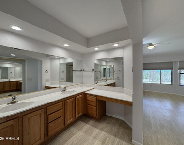 17211 N Desert Glen Drive - Photo Thumbnail 20