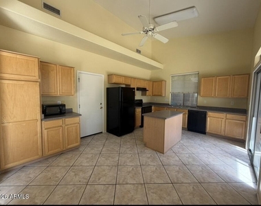 4170 E Hallihan Drive - Photo Thumbnail 7