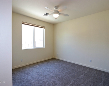 2313 W Pollack Street - Photo Thumbnail 12