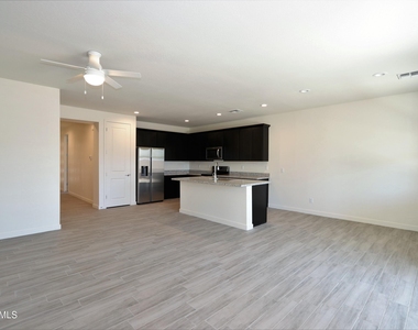 2313 W Pollack Street - Photo Thumbnail 2
