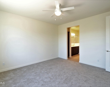 2313 W Pollack Street - Photo Thumbnail 7