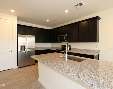 2313 W Pollack Street - Photo Thumbnail 3
