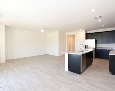 2313 W Pollack Street - Photo Thumbnail 1