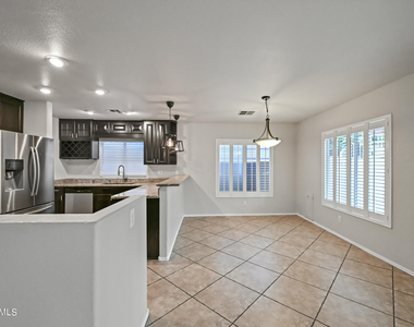 9208 W Deanna Drive - Photo Thumbnail 5