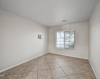9208 W Deanna Drive - Photo Thumbnail 17
