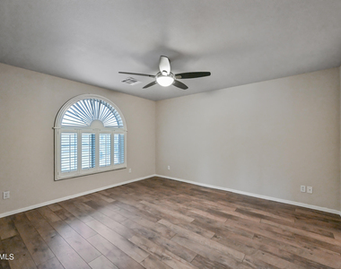 9208 W Deanna Drive - Photo Thumbnail 22