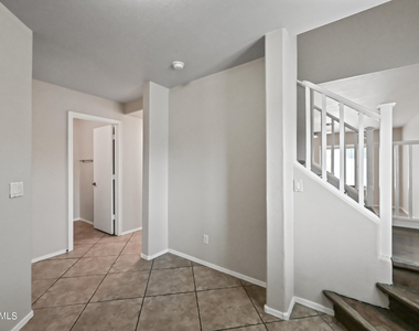 9208 W Deanna Drive - Photo Thumbnail 2