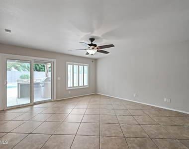9208 W Deanna Drive - Photo Thumbnail 3