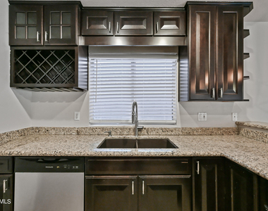 9208 W Deanna Drive - Photo Thumbnail 10
