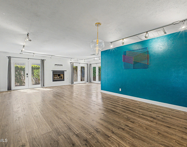 6732 E 6th Street - Photo Thumbnail 6