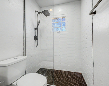 6732 E 6th Street - Photo Thumbnail 18