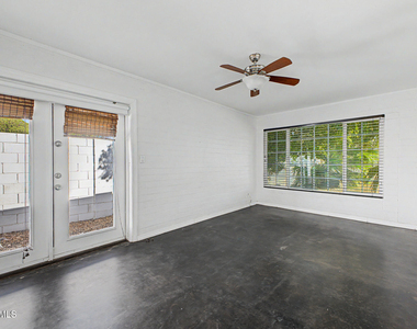 6732 E 6th Street - Photo Thumbnail 14