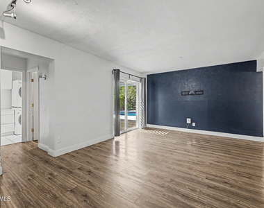 6732 E 6th Street - Photo Thumbnail 8
