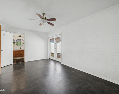6732 E 6th Street - Photo Thumbnail 15