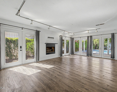 6732 E 6th Street - Photo Thumbnail 7