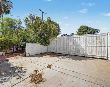 6732 E 6th Street - Photo Thumbnail 30