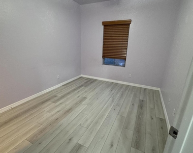 2110 W Kathleen Road - Photo Thumbnail 32