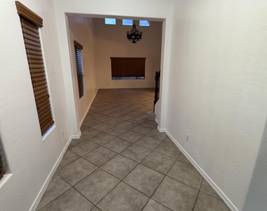2110 W Kathleen Road - Photo Thumbnail 4