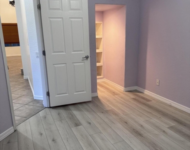2110 W Kathleen Road - Photo Thumbnail 31