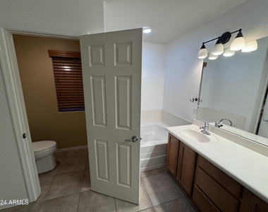 2110 W Kathleen Road - Photo Thumbnail 10